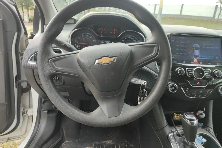 Used Chevrolet Cruze 2018 320 Automatic Pioneer Sunroof Edition Steering Wheel