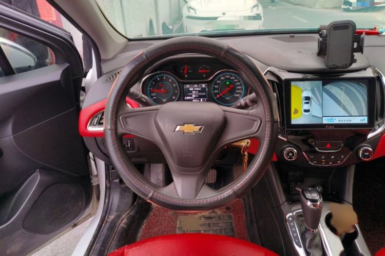 Used Chevrolet Cruze 2018 320 Automatic Pioneer Sunroof Edition Steering Wheel