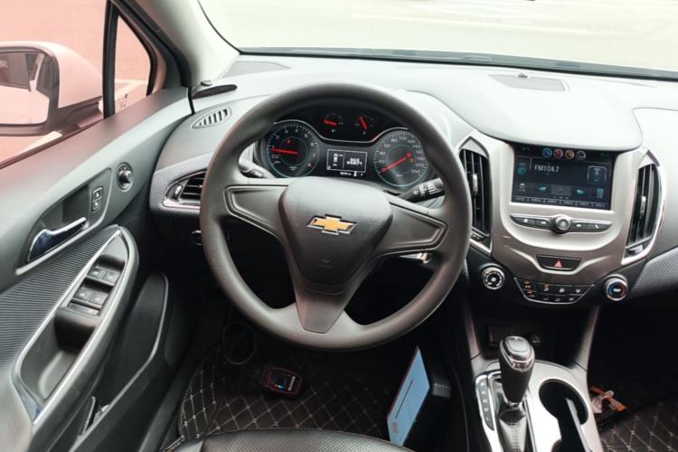 Used Chevrolet Cruze 2018 320 Automatic Pioneer Sunroof Edition Steering Wheel