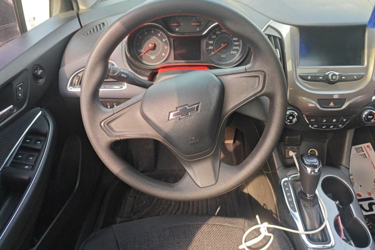 Used Chevrolet Cruze 2018 Redline 320 Automatic Pioneer Edition Steering Wheel