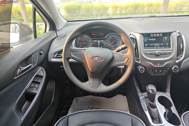 Used Chevrolet Cruze 2018 Redline 320 Automatic Pioneer Edition Steering Wheel