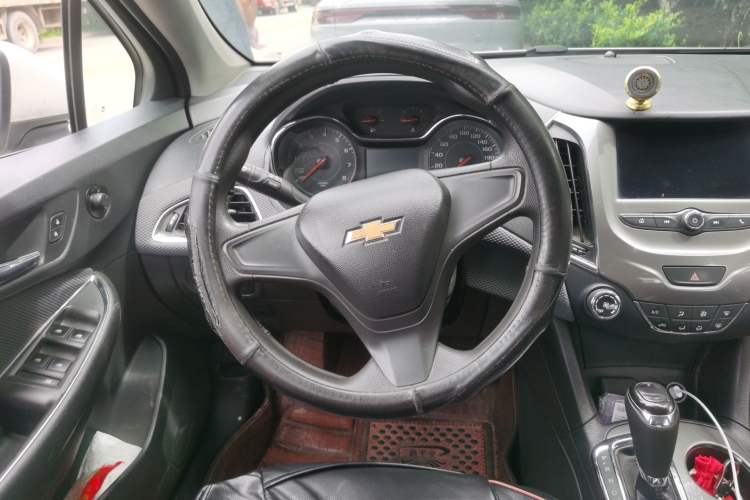Used Chevrolet Cruze 2018 320 Automatic Pioneer Sunroof Edition Steering Wheel