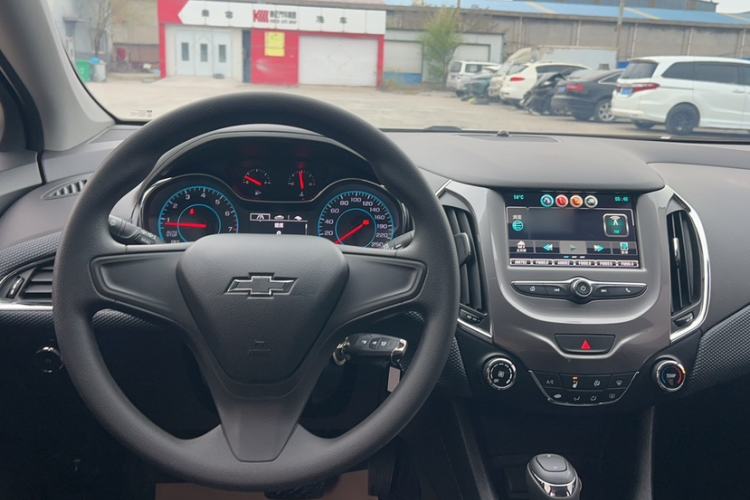 Used Chevrolet Cruze 2018 Redline 320 Automatic Pioneer Edition Steering Wheel