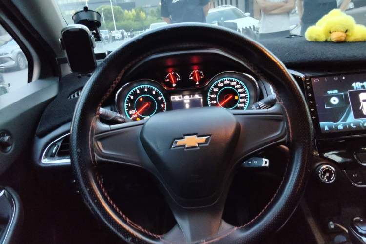 Used Chevrolet Cruze 2018 320 Automatic Pioneer Sunroof Edition Steering Wheel