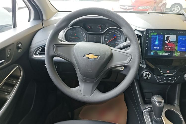 Used Chevrolet Cruze 2018 320 Automatic Pioneer Sunroof Edition Steering Wheel