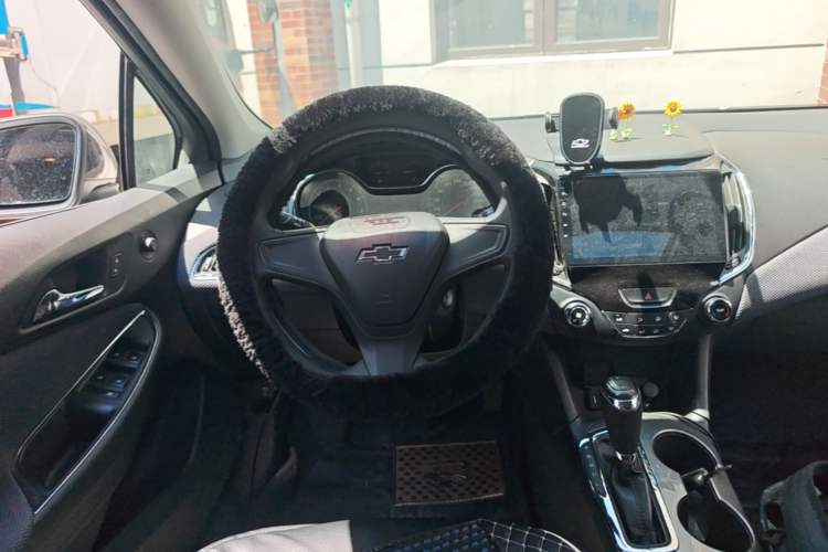 Used Chevrolet Cruze 2018 Redline 320 Automatic Pioneer Edition Steering Wheel