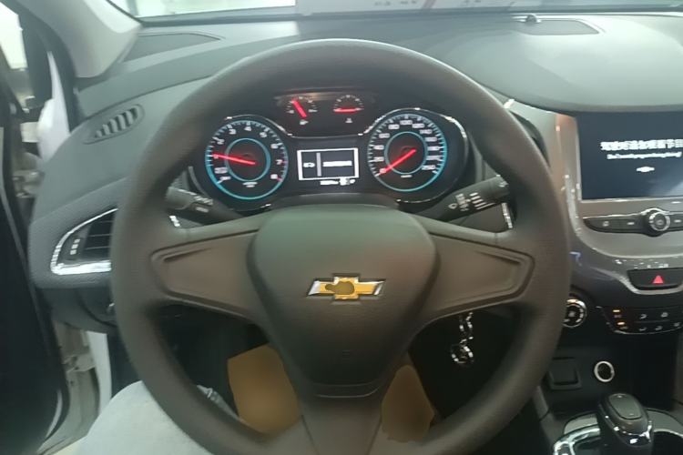 Used Chevrolet Cruze 2018 320 Automatic Pioneer Sunroof Edition Steering Wheel