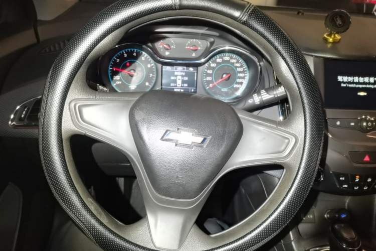 Used Chevrolet Cruze 2018 320 Automatic Pioneer Sunroof Edition Steering Wheel