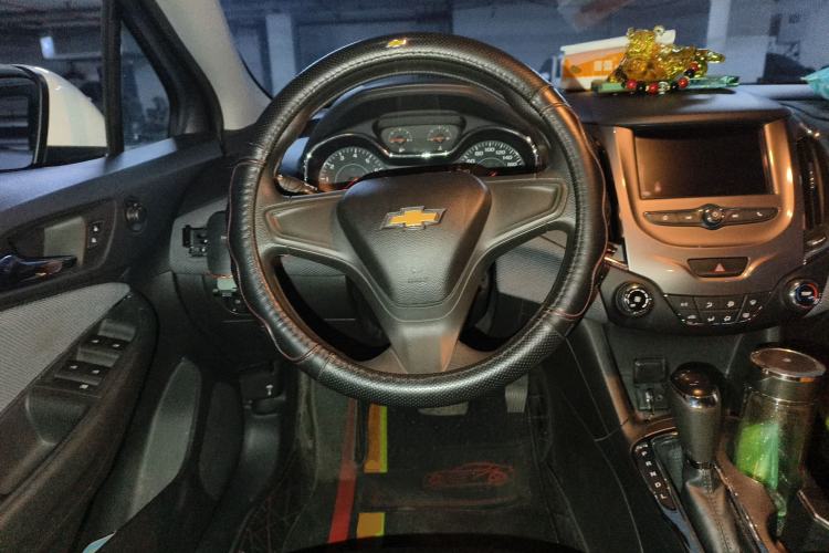 Used Chevrolet Cruze 2018 320 Automatic Pioneer Sunroof Edition Steering Wheel