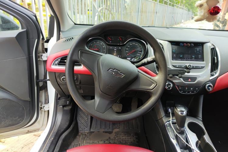 Used Chevrolet Cruze 2018 Redline 320 Automatic Pioneer Edition Steering Wheel