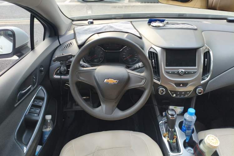 Used Chevrolet Cruze 2018 320 Automatic Pioneer Sunroof Edition Steering Wheel