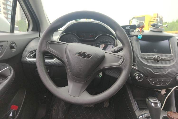Used Chevrolet Cruze 2018 320 Automatic Pioneer Sunroof Edition Steering Wheel