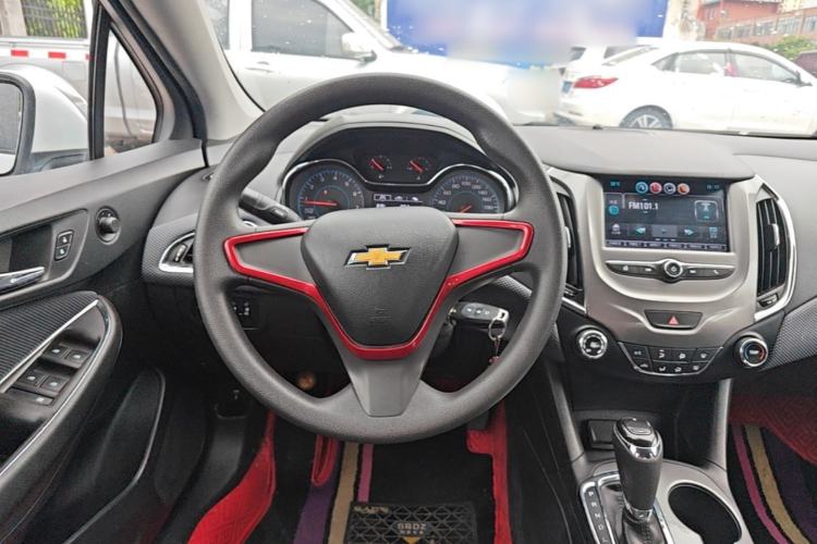 Used Chevrolet Cruze 2018 320 Automatic Pioneer Sunroof Edition Steering Wheel