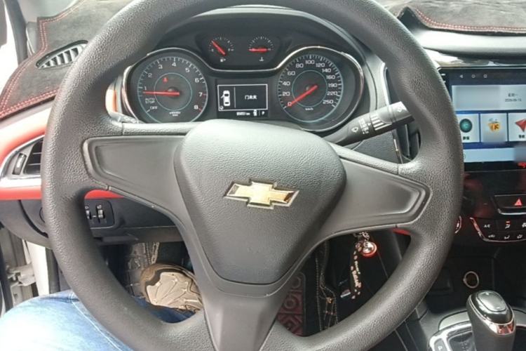 Used Chevrolet Cruze 2018 320 Automatic Pioneer Sunroof Edition Steering Wheel