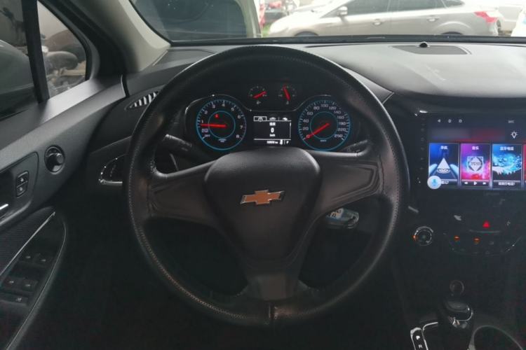 Used Chevrolet Cruze 2018 320 Automatic Pioneer Sunroof Edition Steering Wheel