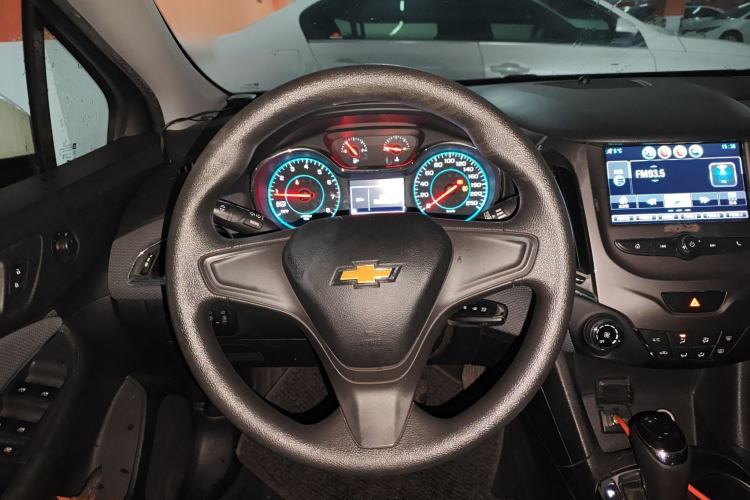 Used Chevrolet Cruze 2018 320 Automatic Pioneer Sunroof Edition Steering Wheel