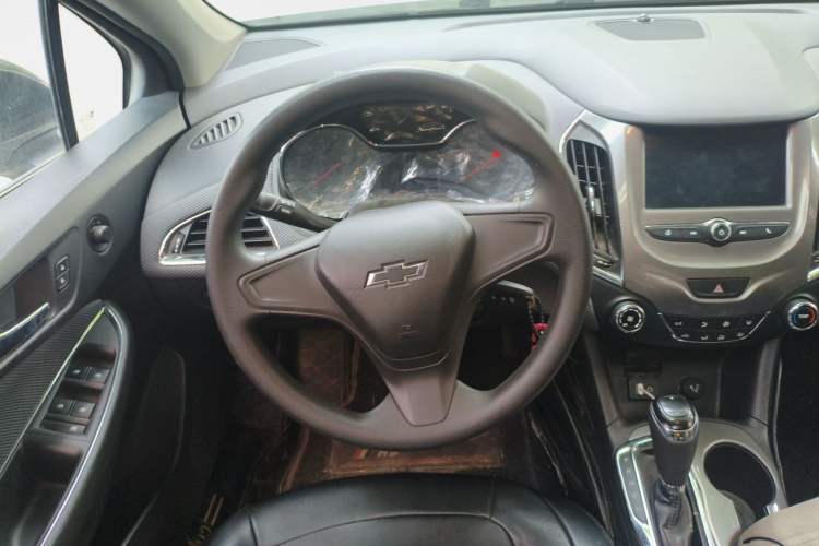 Used Chevrolet Cruze 2018 Redline 320 Automatic Pioneer Edition Steering Wheel