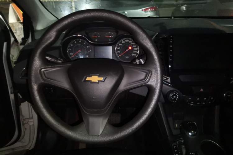 Used Chevrolet Cruze 2018 320 Automatic Pioneer Sunroof Edition Steering Wheel