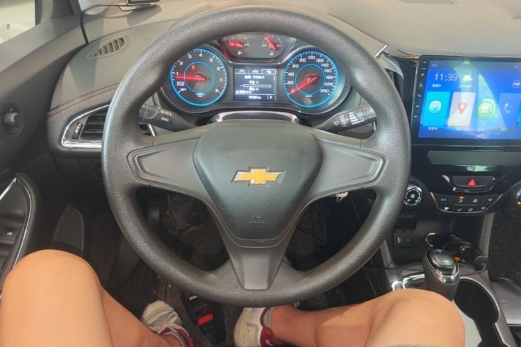 Used Chevrolet Cruze 2018 320 Automatic Pioneer Sunroof Edition Steering Wheel