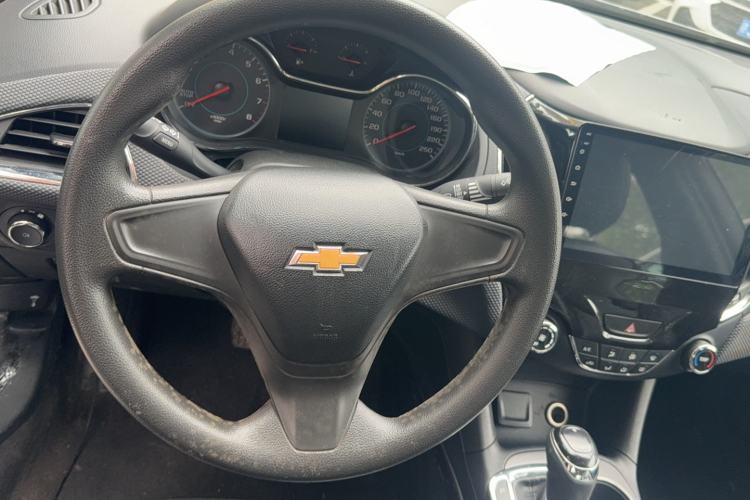 Used Chevrolet Cruze 2018 320 Automatic Pioneer Sunroof Edition Steering Wheel