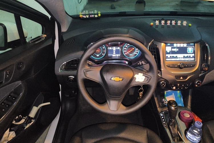 Used Chevrolet Cruze 2018 320 Automatic Pioneer Sunroof Edition Steering Wheel