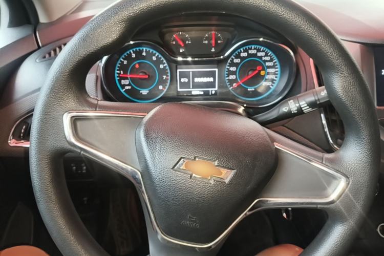 Used Chevrolet Cruze 2018 320 Automatic Pioneer Sunroof Edition Steering Wheel