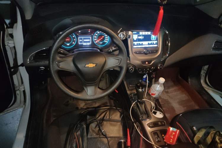 Used Chevrolet Cruze 2018 320 Automatic Pioneer Sunroof Edition Steering Wheel