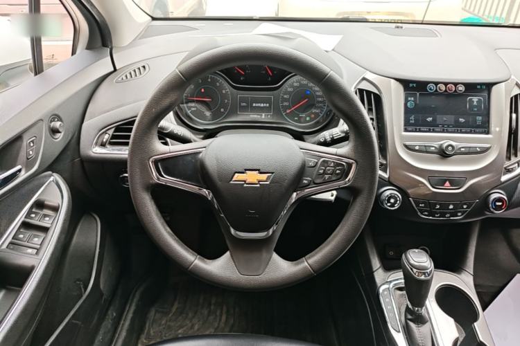 Used Chevrolet Cruze 2018 Hatchback 320 Automatic Xuanfeng Edition Steering Wheel