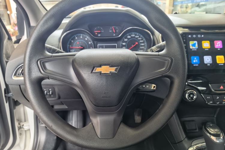 Used Chevrolet Cruze 2018 320 Automatic Pioneer Sunroof Edition Steering Wheel