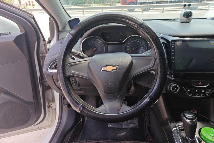 Used Chevrolet Cruze 2018 320 Automatic Pioneer Sunroof Edition Steering Wheel