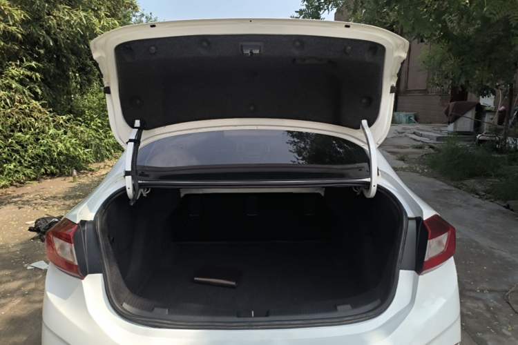 Used Chevrolet Cruze 2018 Redline 320 Automatic Pioneer Edition Trunk