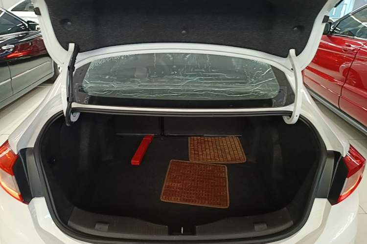 Used Chevrolet Cruze 2018 320 Automatic Xuanfeng Urban Edition Trunk
