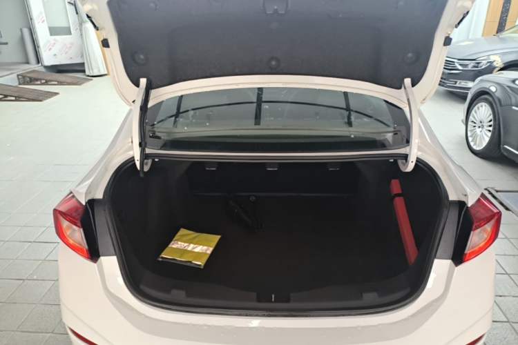 Used Chevrolet Cruze 2018 320 Automatic Pioneer Sunroof Edition Trunk