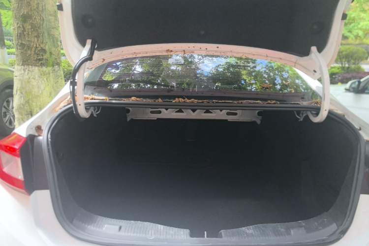 Used Chevrolet Cruze 2018 320 Automatic Pioneer Sunroof Edition Trunk