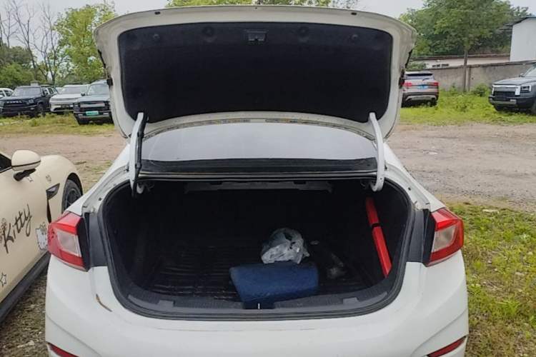 Used Chevrolet Cruze 2018 320 Automatic Xuanfeng Urban Edition Trunk
