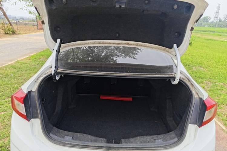Used Chevrolet Cruze 2018 320 Automatic Pioneer Sunroof Edition Trunk