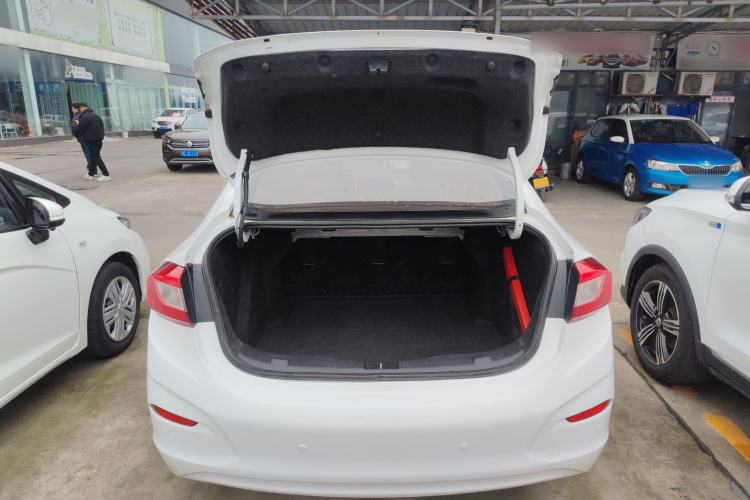 Used Chevrolet Cruze 2018 320 Automatic Pioneer Sunroof Edition Trunk