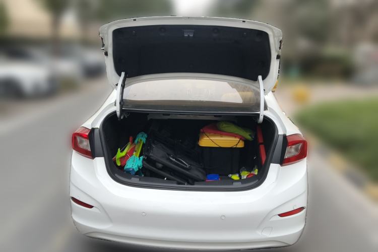 Used Chevrolet Cruze 2018 320 Automatic Pioneer Sunroof Edition Trunk