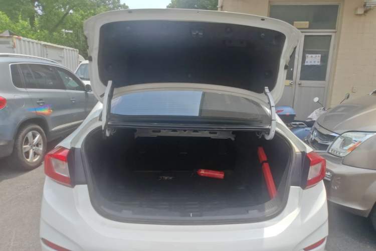 Used Chevrolet Cruze 2018 320 Automatic Pioneer Sunroof Edition Trunk