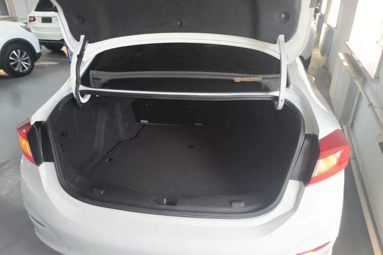 Used Chevrolet Cruze 2018 320 Automatic Pioneer Sunroof Edition Trunk