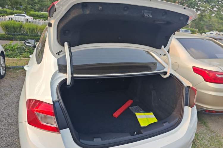 Used Chevrolet Cruze 2018 Redline 320 Automatic Pioneer Edition Trunk