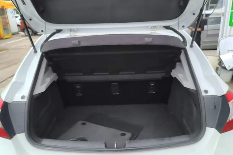 Used Chevrolet Cruze 2018 Hatchback 320 Automatic Pioneer Sunroof Edition Trunk