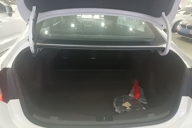 Used Chevrolet Cruze 2018 320 Automatic Pioneer Sunroof Edition Trunk