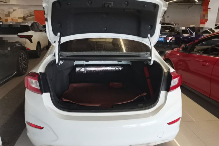 Used Chevrolet Cruze 2018 320 Automatic Pioneer Sunroof Edition Trunk