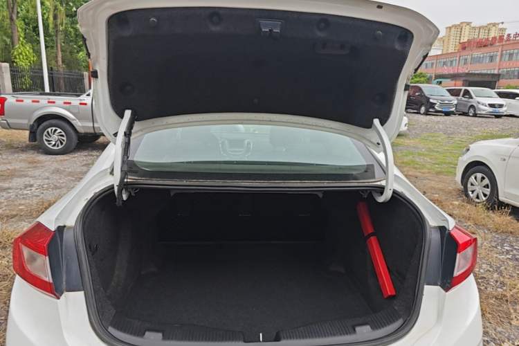 Used Chevrolet Cruze 2018 320 Automatic Pioneer Sunroof Edition Trunk