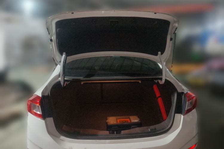 Used Chevrolet Cruze 2018 320 Manual Xuanfeng Edition Trunk