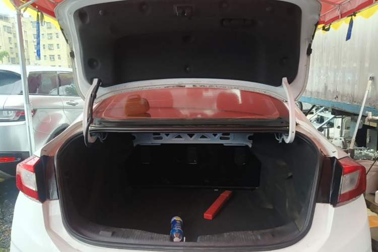 Used Chevrolet Cruze 2018 320 Automatic Pioneer Sunroof Edition Trunk