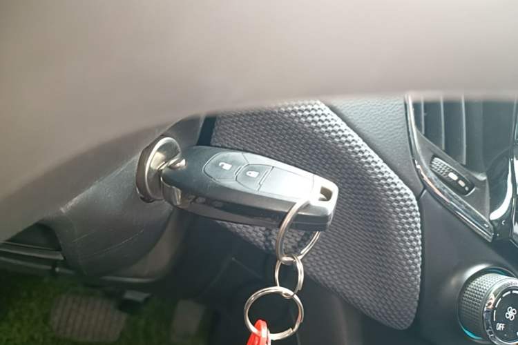 Used Chevrolet Cruze 2018 Hatchback 320 Automatic Pioneer Sunroof Edition Vehicle Key