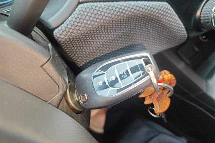 Used Chevrolet Cruze 2018 Hatchback 320 Automatic Pioneer Sunroof Edition Vehicle Key