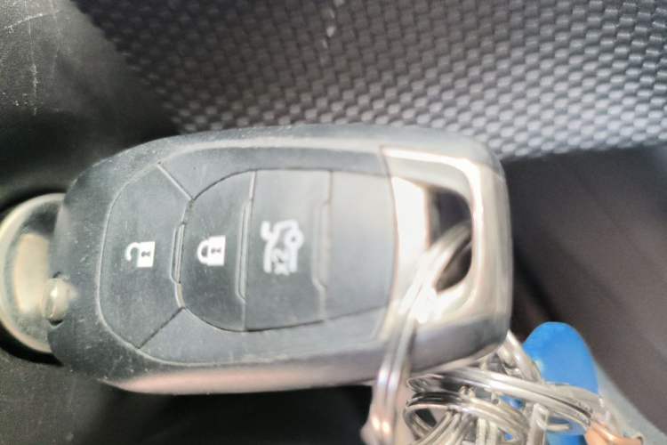 Used Chevrolet Cruze 2018 Hatchback 320 Automatic Pioneer Sunroof Edition Vehicle Key